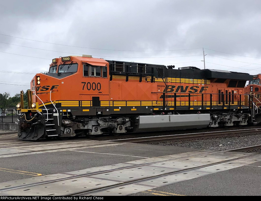 BNSF 7000